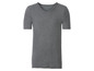 Ein graues T-Shirt mit kurzen Ärmeln und V-Ausschnitt.