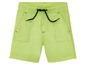 Grüne Shorts mit Kordelzug.