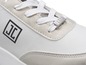 Weiße Jette Sneaker mit JL-Logo.