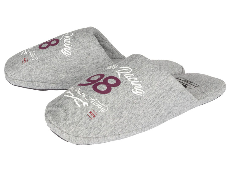 Graue Hausschuhe mit 'Racing' Aufdruck.