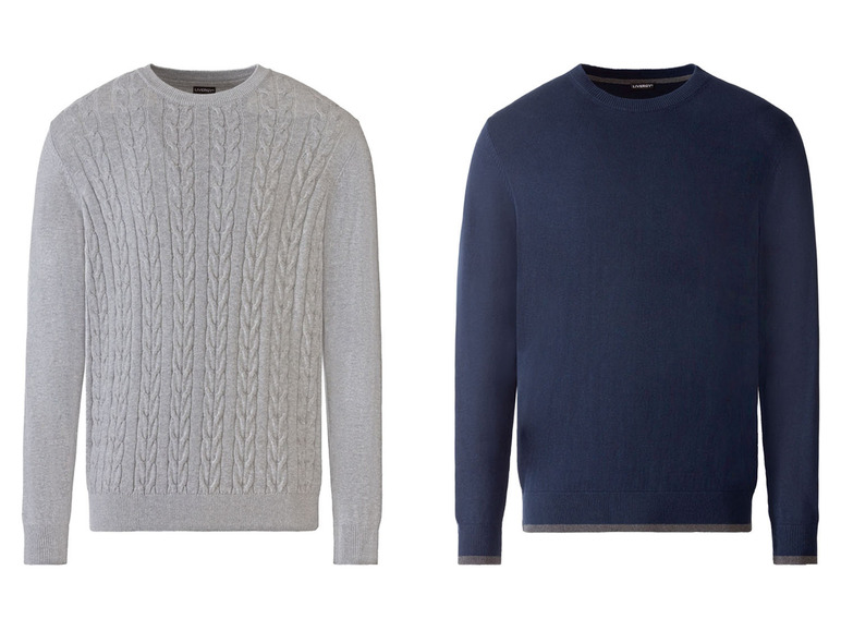 Zwei Herrenpullover, einer grau mit Zopfmuster und einer dunkelblau.
