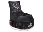 Ein schwarzer Beanbag-Sessel mit PlayStation-Logo und Aufbewahrungstaschen.