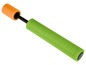 Eine grüne Wasserpistole mit orangefarbenem Ende, Marke 'Eliminator'.