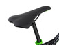 Schwarzer Fahrradsattel mit grünen Akzenten