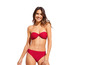 Eine Frau in einem roten Bikini.