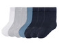 Sechs Paar Socken in Weiß, Grau, Blau und Dunkelblau.