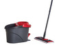 Ein Vileda Wischmopp- und Eimer-System für die Reinigung von Böden.