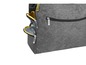 Eine graue Bababing Tasche mit gelben Akzenten und Reißverschlüssen.