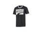 Schwarzes T-Shirt mit weißem Puma-Logo.
