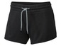 Schwarze Sport Shorts mit weiß-schwarzen Kordeln.