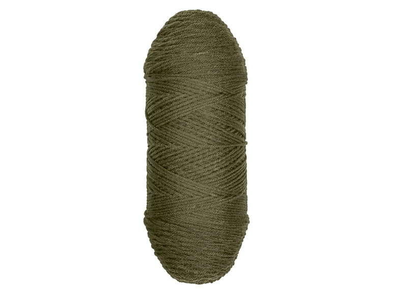 Eine Spule dunkelgrünes Garn zum Stricken oder Häkeln.
