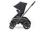 Schwarzer Quinny Kinderwagen mit großen Rädern.