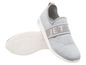 Graue Sneaker mit weißer Sohle und 'JET'-Band.