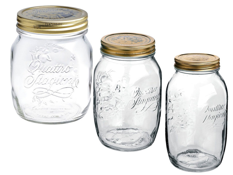 Drei Quattro Stagioni Gläser mit goldenen Deckeln.
