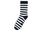 Eine schwarze Socke mit weißen Streifen.