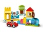 LEGO DUPLO Spielset mit Auto, Haus, Rutsche und Figuren.