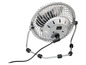 Ein silberner Tischventilator mit einem Metallgitter.