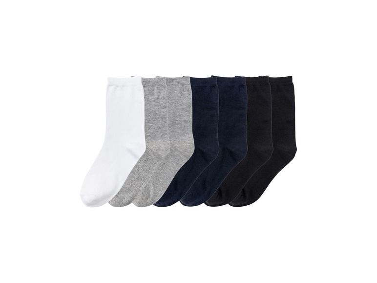 Sechs Paar Socken in Weiß, Grau, Dunkelblau und Schwarz.