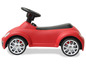 Ein rotes Volkswagen Beetle Laufrad für Kinder.