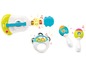Ein Set aus vier Baby-Musikinstrumenten, darunter eine Gitarre, Maracas und eine Tamburin der Marke Cotoons.