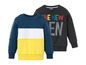 Zwei Jungen-Sweatshirts, eines mit Farbblöcken und das andere mit dem Aufdruck 'The New'.