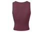Ein dunkelrotes, ärmelloses Tanktop.