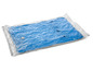 Ein Vakuumbeutel mit blauer Kleidung.