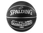 Ein schwarzer Spalding NBA Basketball mit einem 'Downtown' Design.