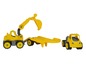 Gelber Spielzeug-Bagger mit Anhänger und LKW.
