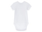 Ein weißer Baby-Body mit kurzen Ärmeln.