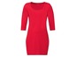 Rotes Kleid mit Dreiviertelärmeln.
