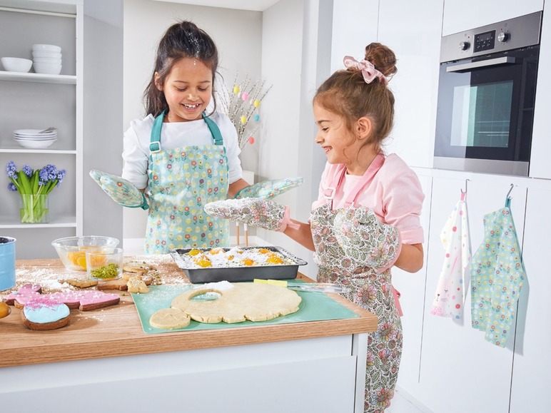 Gehe zu Vollbildansicht: MERADISO® Kinder Schürze Set, 4-teilig, mit Geschirrtuch, 2 Ofenhandschuhen, mit Baumwolle - Bild 8
