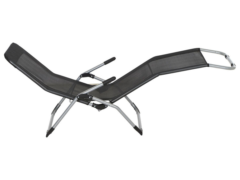 Ein schwarzer Liegestuhl mit einem Metallgestell, ideal für den Außenbereich.