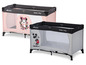 Zwei Hauck Dream n Play Reisebetten mit Mickey Mouse und Minnie Mouse Designs.