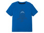 Ein blaues T-Shirt mit einem Hai-Druck