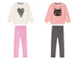 Zwei Mädchensets mit Pullover und Leggings, eines mit einem Herzen und das andere mit einer Katze.