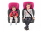 Zwei Kinder in rosa Kinderautositzen von Kinderkraft.