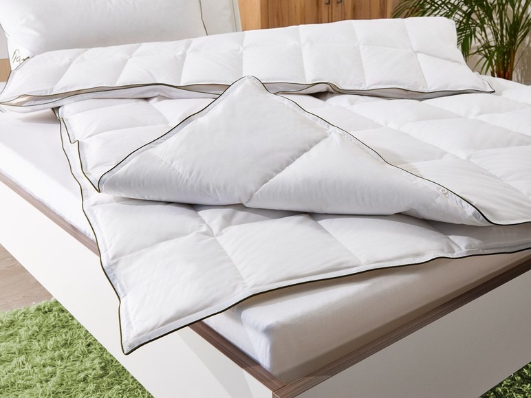 Fjödur 4-Jahreszeiten Daunendecke, mit hochwertigen Bezügen aus 100 % Baumwolle