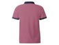 Ein rot-weiß gestreiftes Poloshirt mit blauen Details.