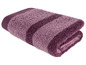 Ein lila Handtuch mit Streifen.