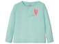 Ein hellgrünes Langarmshirt von Lupilu mit einem glitzernden Herz