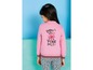 Eine rosafarbene Mädchenjacke mit Flamingo-Motiv.
