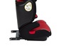 Ein schwarzer und roter Kindersitz.
