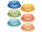 Ein Set aus sechs bunten Schalen und Tellern mit gestreiften Designs.