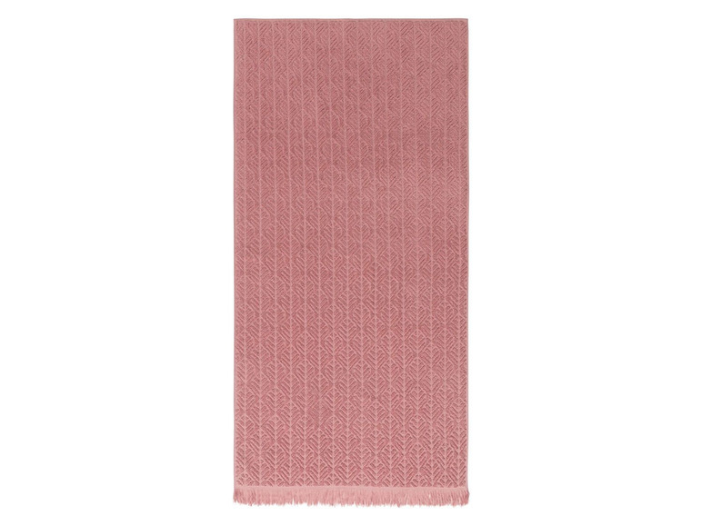 Ein rosa Handtuch mit geometrischem Muster.
