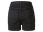 Schwarze Jeans-Shorts mit Gesäßtaschen.