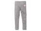 Graue Leggings mit rosa Herzen.