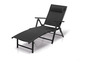 Ein schwarzer Liegestuhl mit Kopfstütze und verstellbarer Rückenlehne.