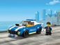 Ein blauer LEGO Polizeiwagen mit einem Polizisten.