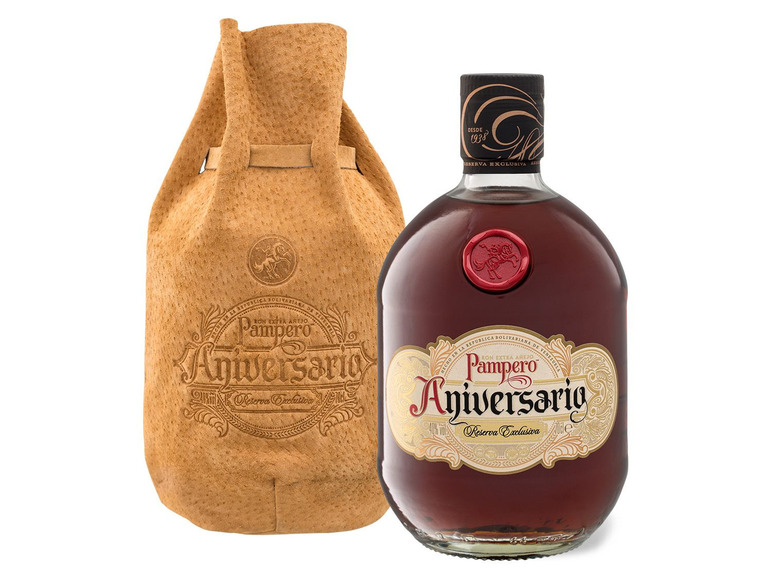 Gehe zu Vollbildansicht: PAMPERO Aniversario Reserva Exclusiva Añejo Rum in Ledertasche 40% Vol - Bild 1
